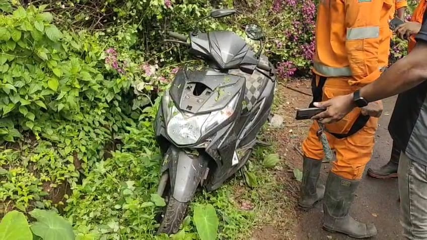 62-Year-Old Man Dies After Tree Collapses on Scooter on Matve–Dabolim Road