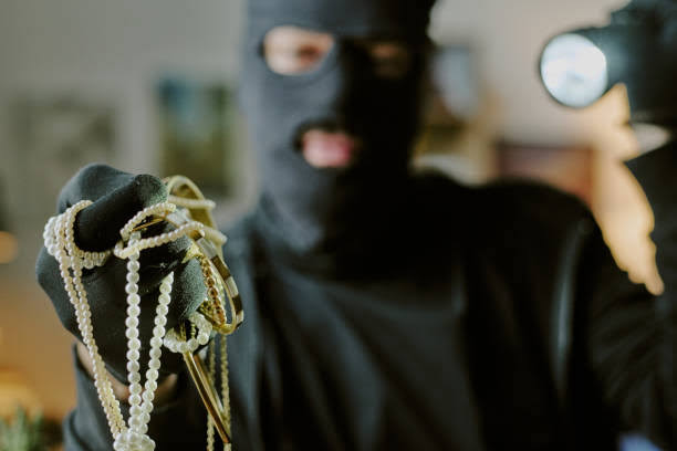Gold Chains Worth ₹3 Lakh Stolen From Jewellery Shop in Mapusa Market